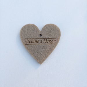 Visačka filc srdce béžová 4x2,5cm