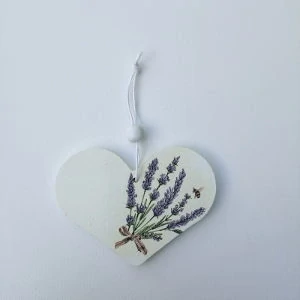 Srdíčko - bílá levandule na zavěšení 9x7cm