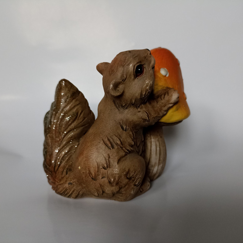 Veverka - výška 8cm 