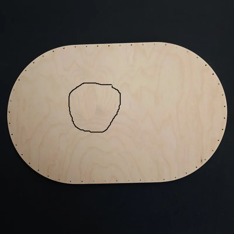 Dno s vadou na kráse – ovál 44x28cm – překližka-51dírek