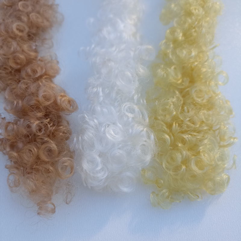 Vlasy kudrnaté žluté 10cm