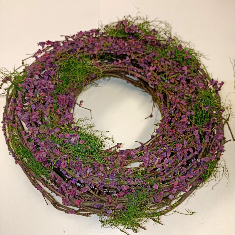 Krásný věnec 25cm